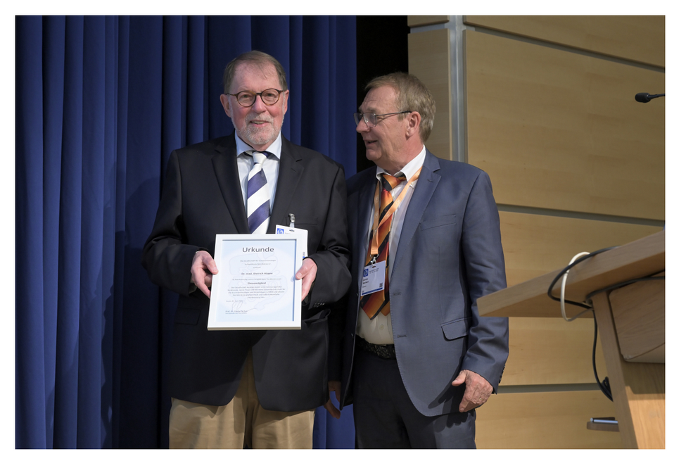Ehrenmitglied: Verleihung Dr. Dietrich Hüppe